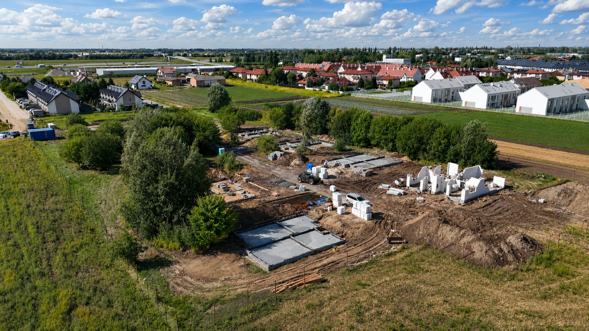 Osiedle Ostoja Hortensji w trakcie realizacji — ujęcie z drona